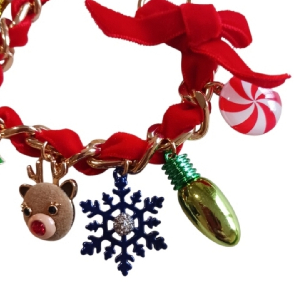 Betsey Johnson Santa Baby Charm Barcelet - Picture 4 of 6